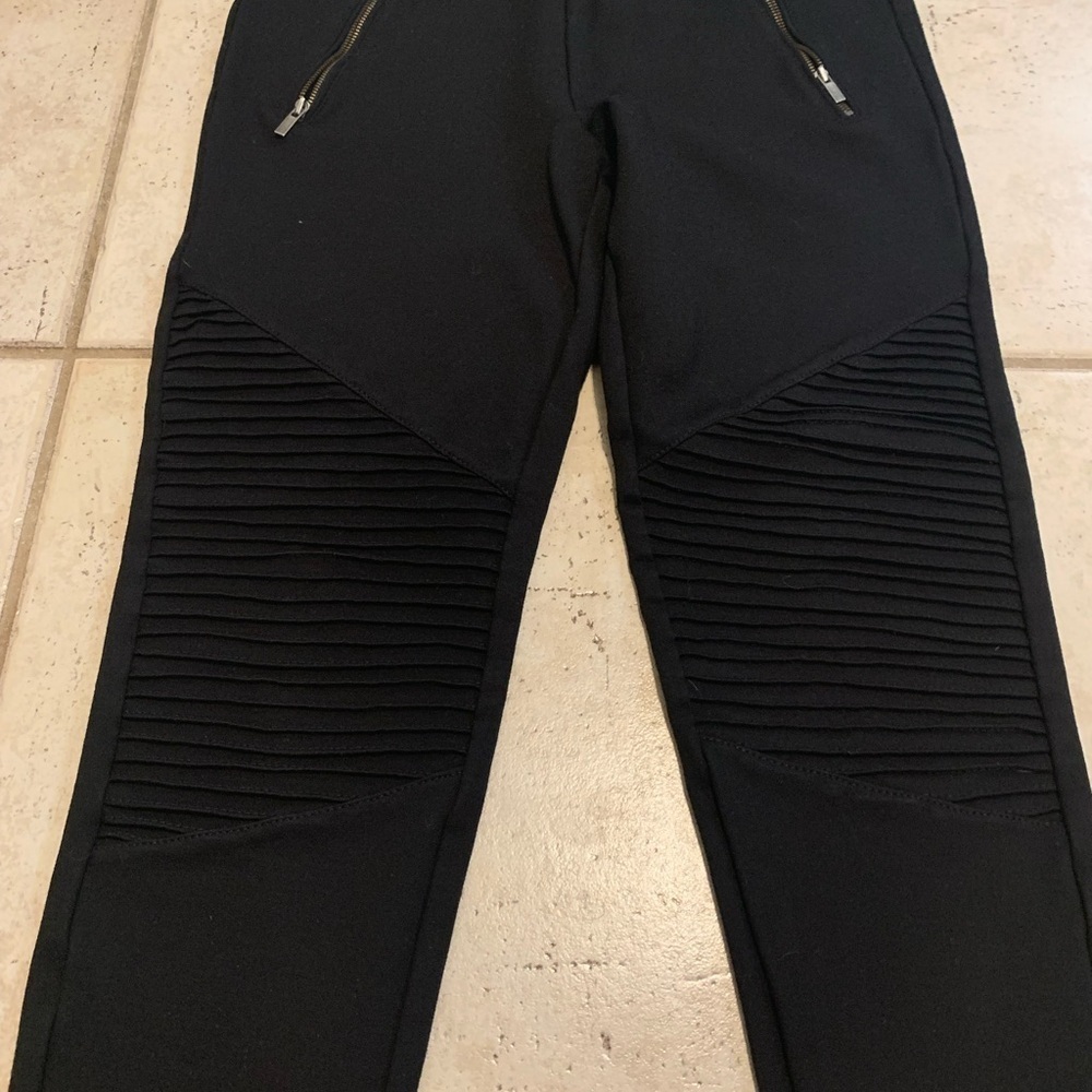 Suzy Shier Black Moto Quilted Panel Zipper Pocket Leggings Pants - Size M - Picture 2 of 9